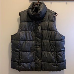 Old Navy gray leopard print fleece lined vest